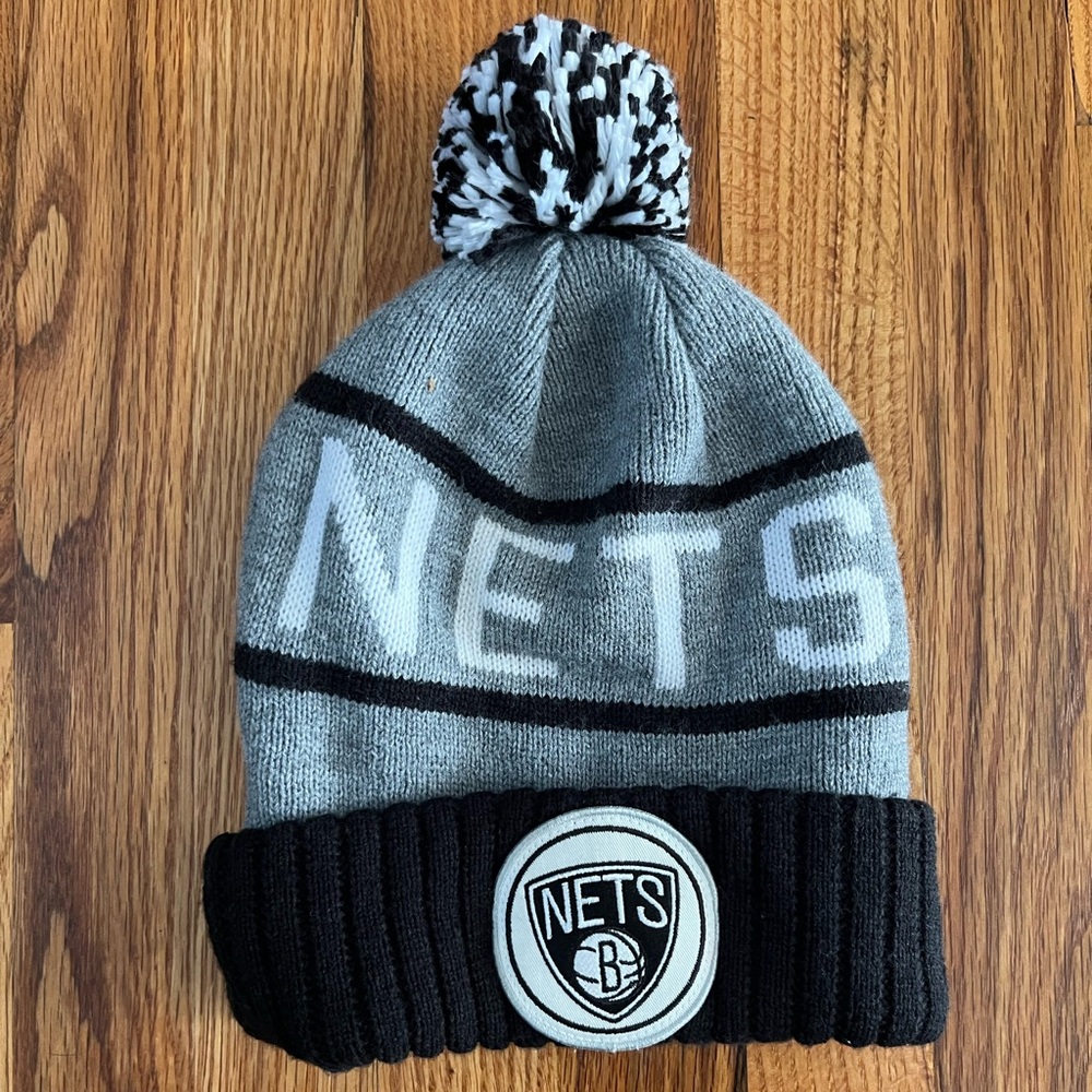 Brooklyn Nets Mitchell & Ness NBA Basketball Team Logo Pom Pom Knit Hat Beanie‎